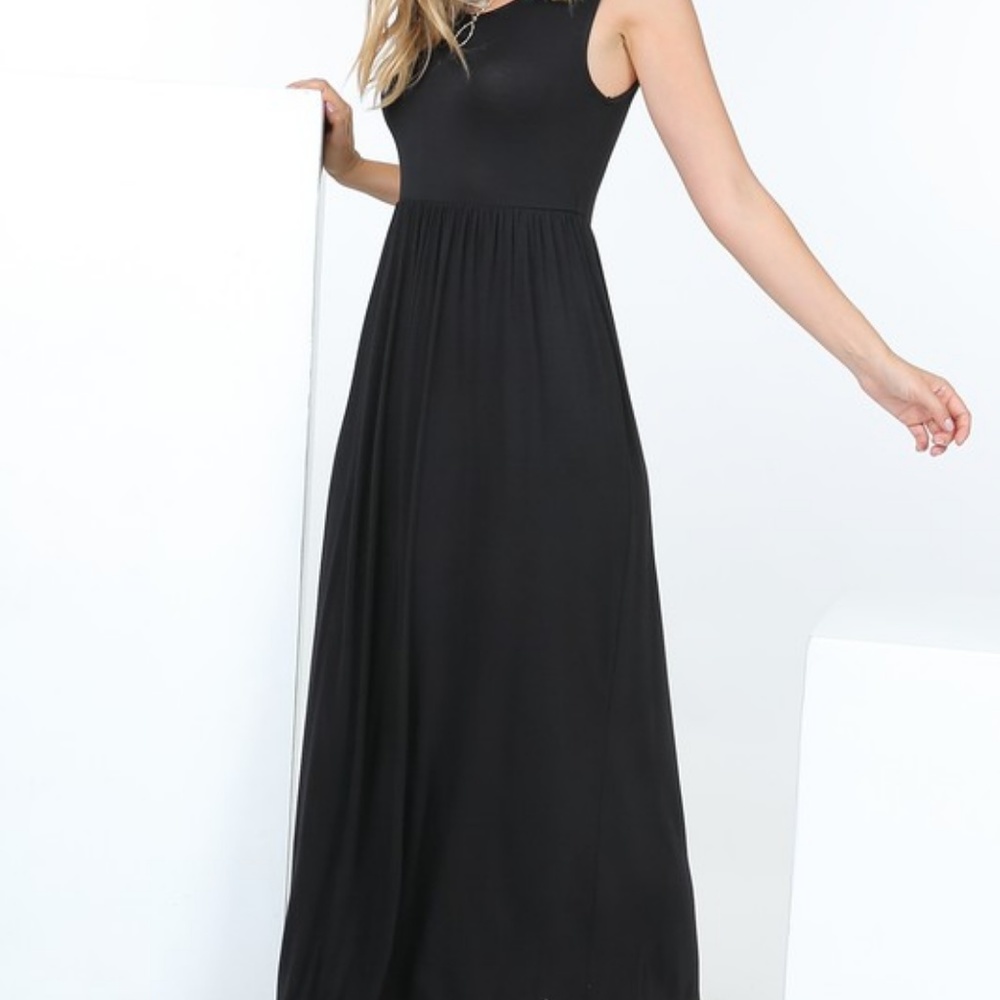 Sleeveless Maxi Dress w/ Pockets